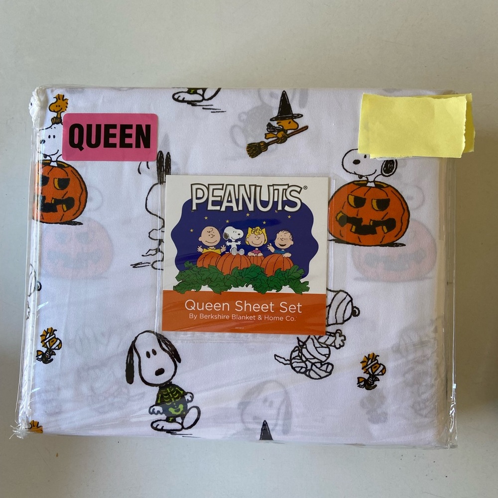 Berkshire Halloween Snoopy Peanut Queen Size Sheet Set LAST ONE!